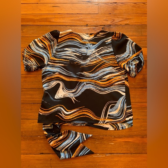 NWT! Women’s Nine West Abstract Water Print Blouse Size Small
3 for $15 with 💕 - Picture 4 of 7